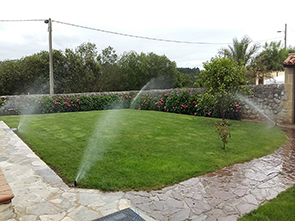 Cesped regando